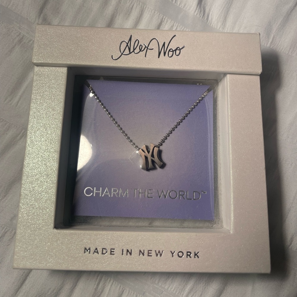 New York Yankees 🍎 Alex Woo MLB sterling silver necklace NWT - Picture 3 of 13